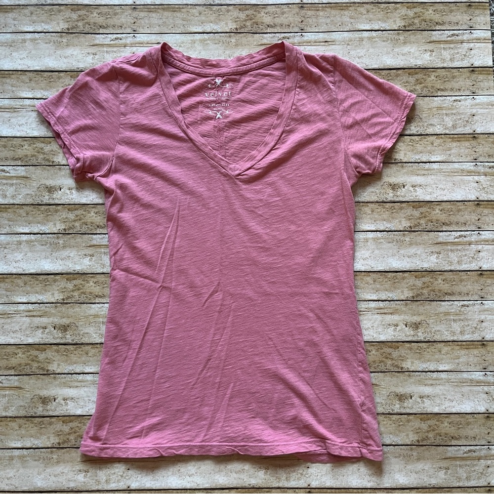 Like new velvet vintage slub women’s t shirt. Size Small